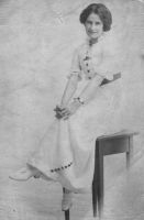 Emily Maud Engwell ID19. The original of this photograph was carried by her husband Henry Charles Hepburn during WWI
